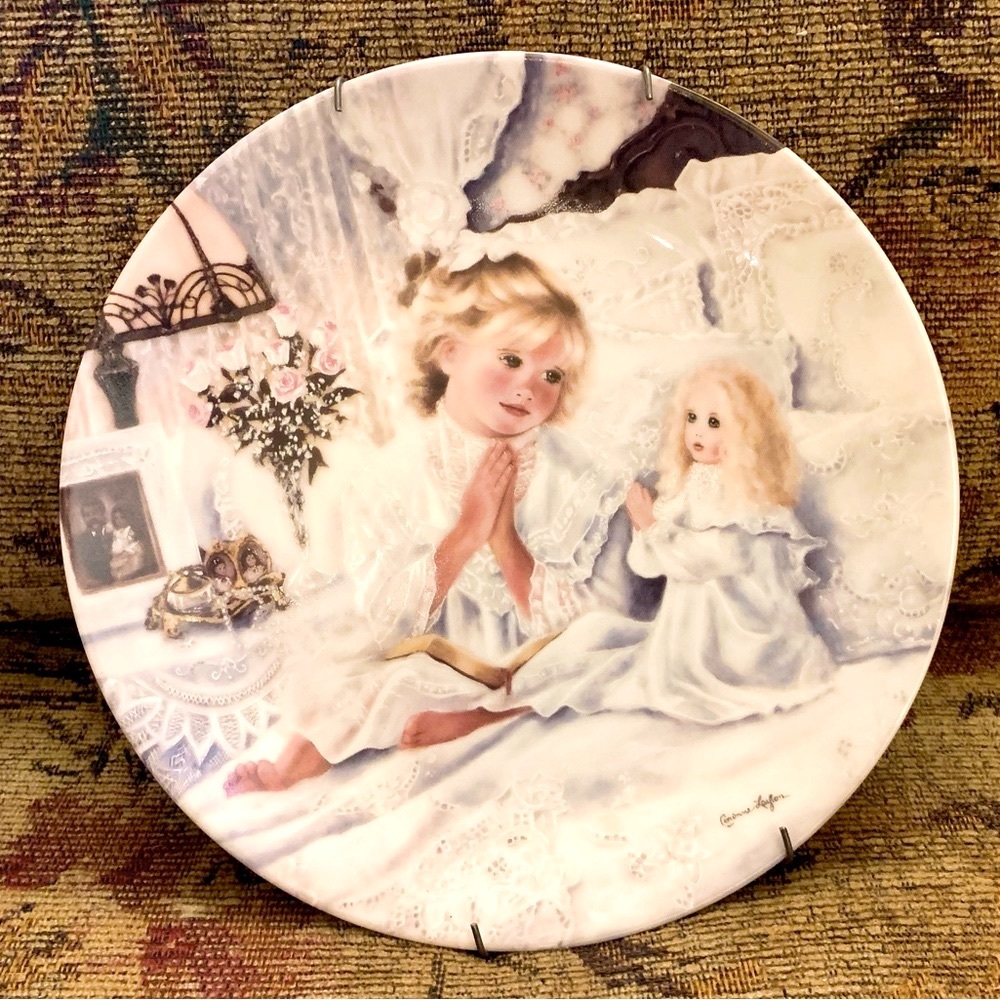 Collectible Plate. Numbered by Edwin Knowles fine China. Never displayed. New
